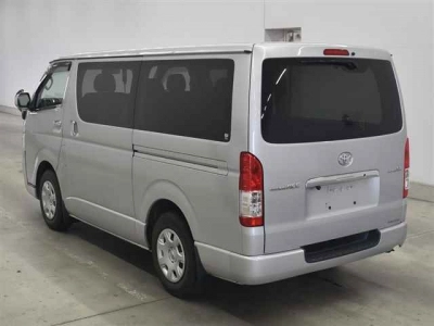 TOYOTA REGIUS VAN