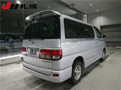 TOYOTA TOURING HIACE