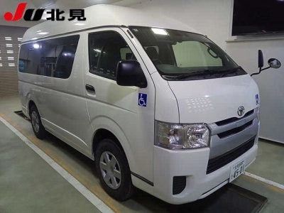 TOYOTA REGIUS VAN