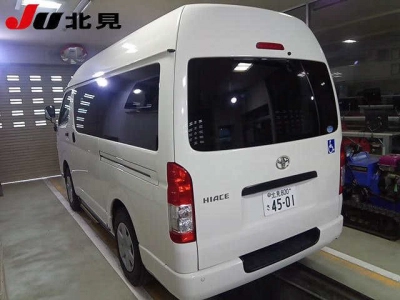 TOYOTA REGIUS VAN