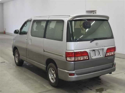TOYOTA HIACE REGIUS