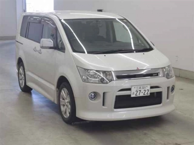 MITSUBISHI DELICA D:5