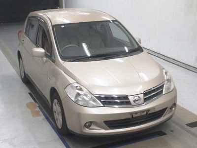NISSAN TIIDA