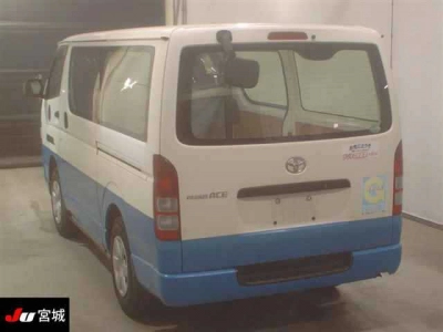 TOYOTA REGIUS VAN