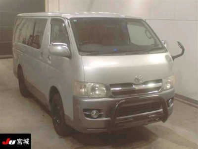 TOYOTA HIACE VAN