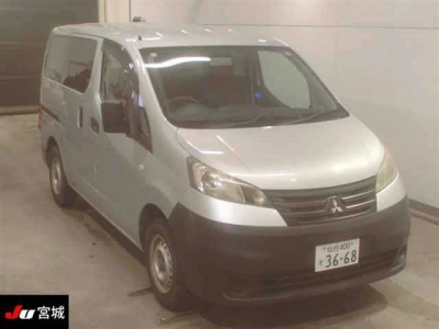 MITSUBISHI DELICA VAN