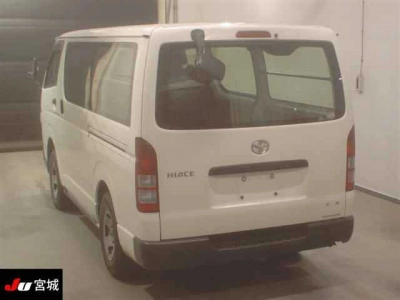 TOYOTA HIACE VAN