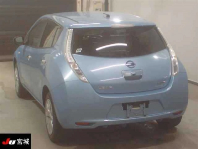 NISSAN LEAF