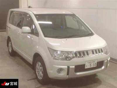 MITSUBISHI DELICA D:5