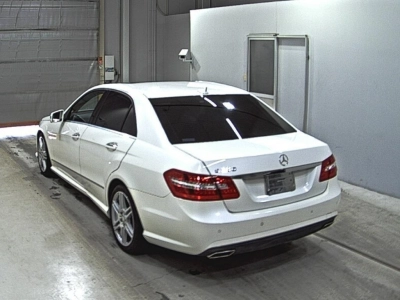 MERCEDES BENZ E CLASS