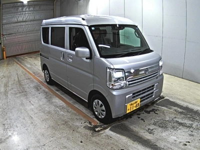 NISSAN CLIPPER VAN