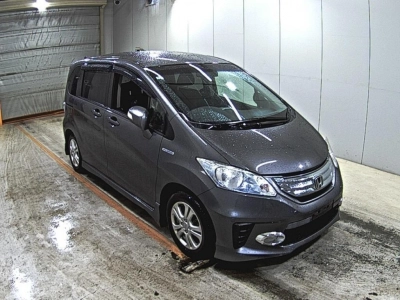 HONDA FREED HYBRID