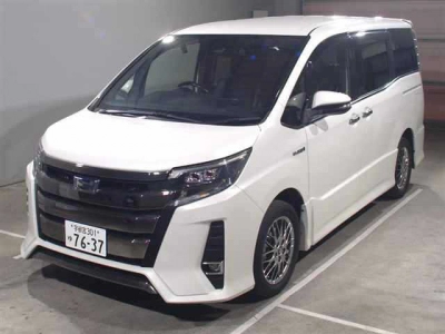 TOYOTA NOAH