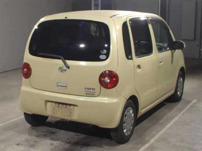 DAIHATSU MOVE LATTE