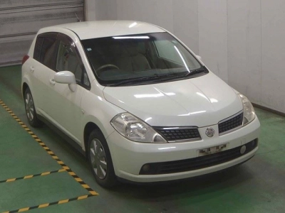 NISSAN TIIDA