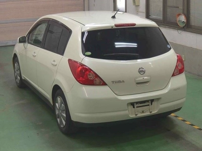 NISSAN TIIDA