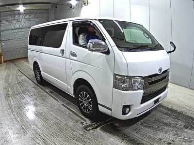 TOYOTA HIACE VAN