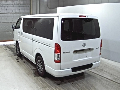 TOYOTA HIACE VAN