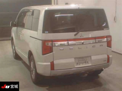 MITSUBISHI DELICA D:5