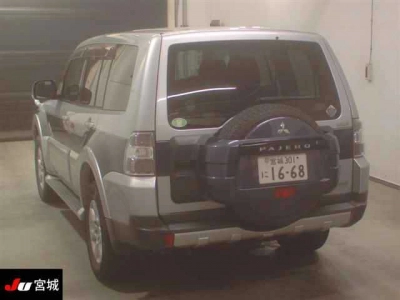 MITSUBISHI PAJERO