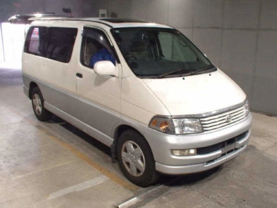 TOYOTA HIACE REGIUS