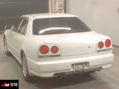 NISSAN SKYLINE