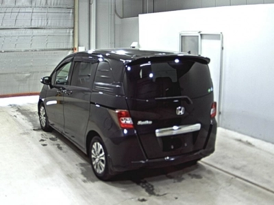 HONDA FREED SPIKE