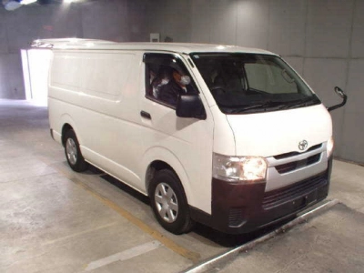 TOYOTA HIACE