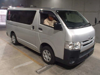 TOYOTA HIACE
