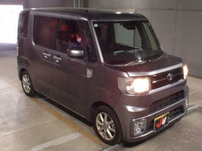 TOYOTA PIXIS MEGA