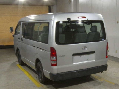 TOYOTA HIACE