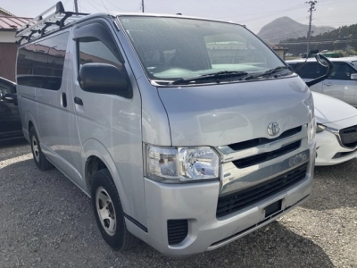 TOYOTA HIACE
