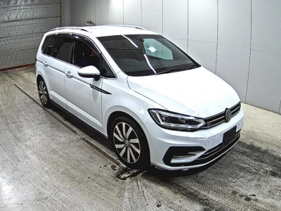 VOLKSWAGEN GOLF TOURAN