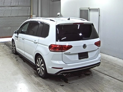 VOLKSWAGEN GOLF TOURAN