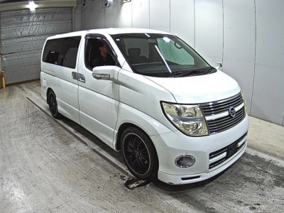 NISSAN ELGRAND