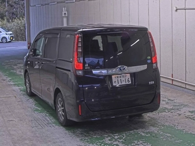 TOYOTA NOAH