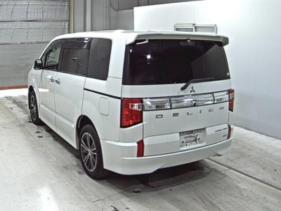 MITSUBISHI DELICA D:5