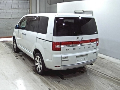 MITSUBISHI DELICA D:5