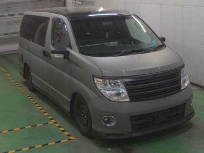 NISSAN ELGRAND