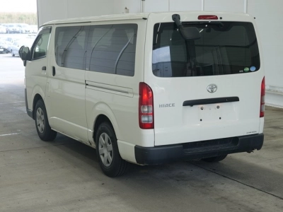TOYOTA HIACE