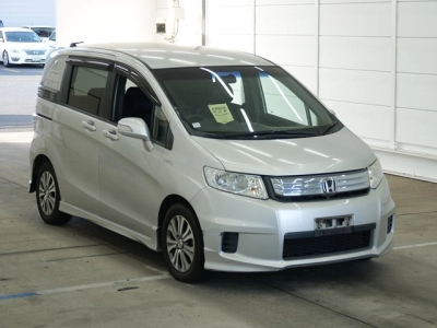 HONDA FREED SPIKE