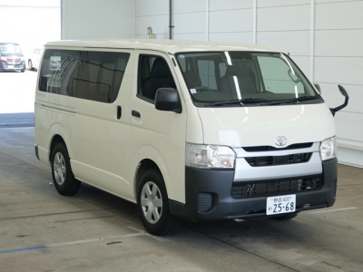 TOYOTA HIACE
