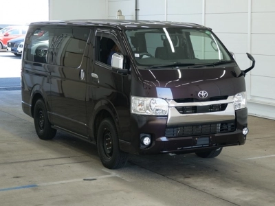 TOYOTA HIACE