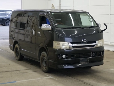 TOYOTA HIACE