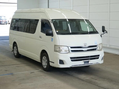 TOYOTA HIACE COMMUTER