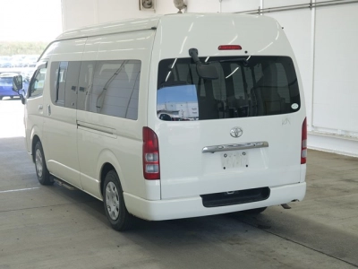 TOYOTA HIACE COMMUTER