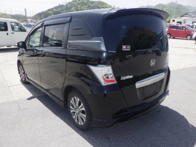HONDA FREED SPIKE HYBRID