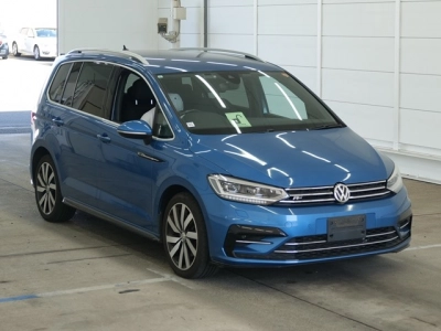 VOLKSWAGEN GOLF TOURAN