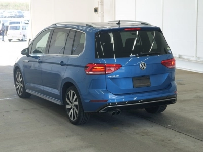 VOLKSWAGEN GOLF TOURAN