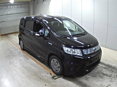 HONDA FREED SPIKE HYBRID